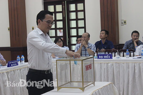 Doanh nghiệp tham gia bỏ phiếu đấu giá khu đất công tại huyện Long Thành